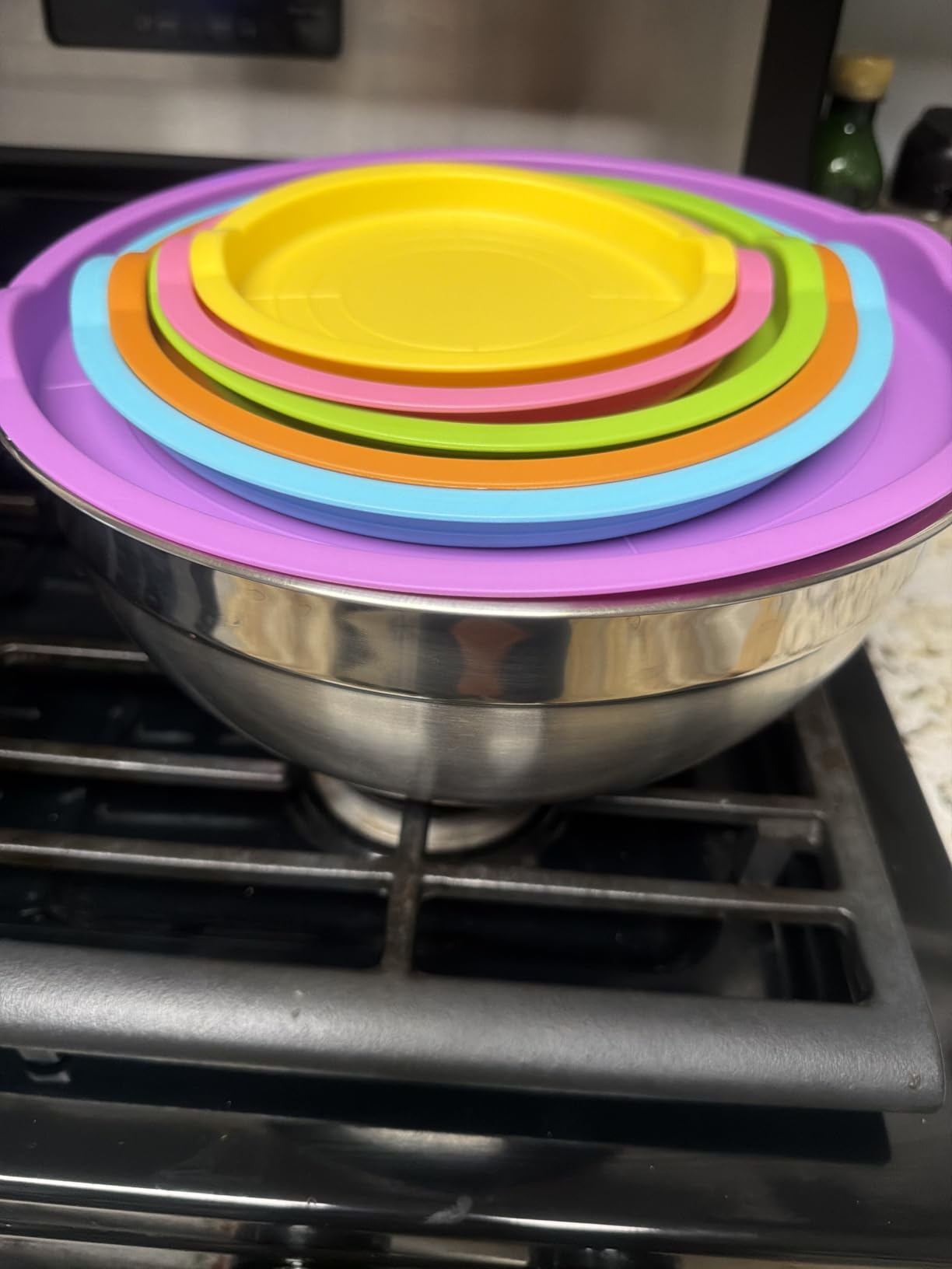 Umite Chef Mixing Bowls with Airtight Lids, 6 piece Stainless Steel Metal Nesting Storage Bowls, Non-Slip Bottoms Size 7, 3.5, 2.5, 2.0,1.5, 1QT, Great for Mixing & Serving (Khaki) customer photo 2