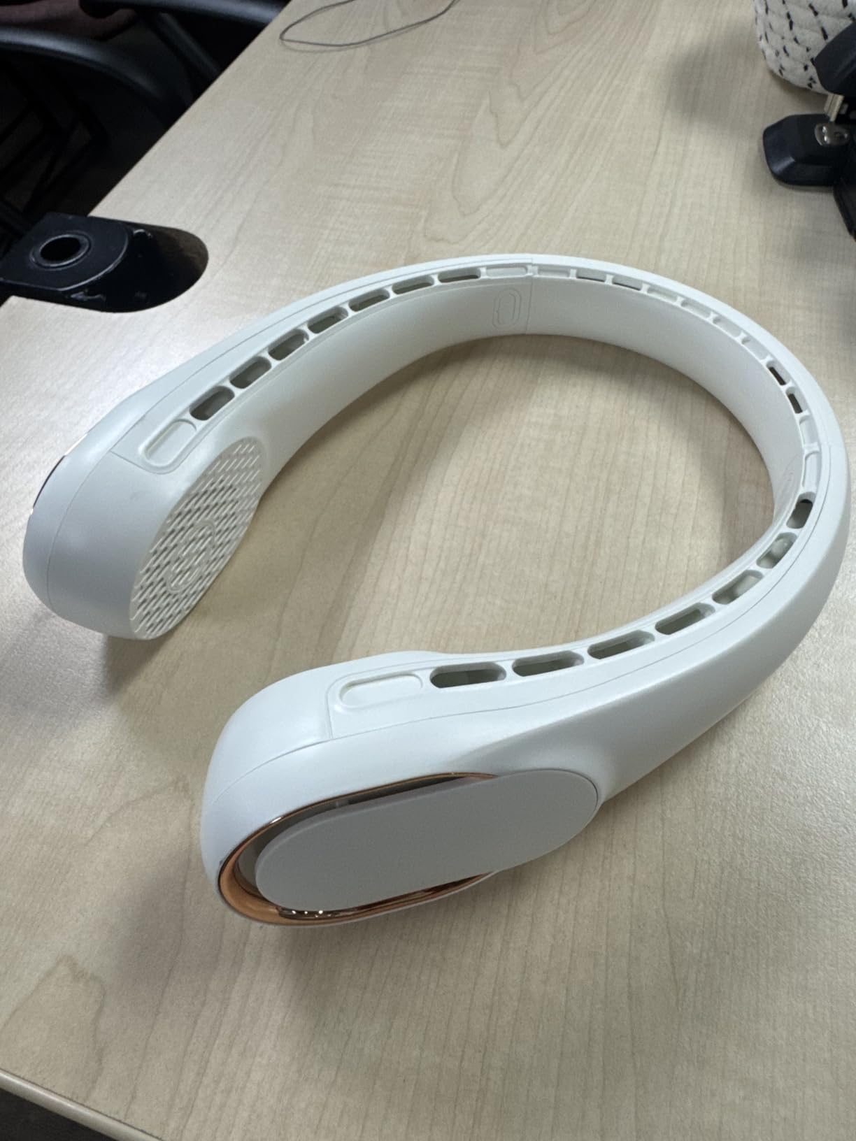FrSara Portable Fan,Personal Neck Fans that Blow Cold Air,Upgraded 4000mAh customer photo 1