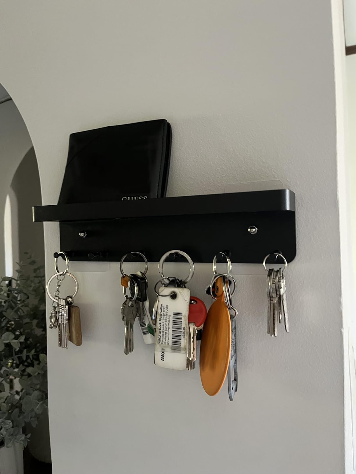 MKO Key Holder Wall Mount, Key Holder Wall Mount Adhesive with Mail Organizer Tray with 6 Key Hooks for Wall, Black customer photo 2