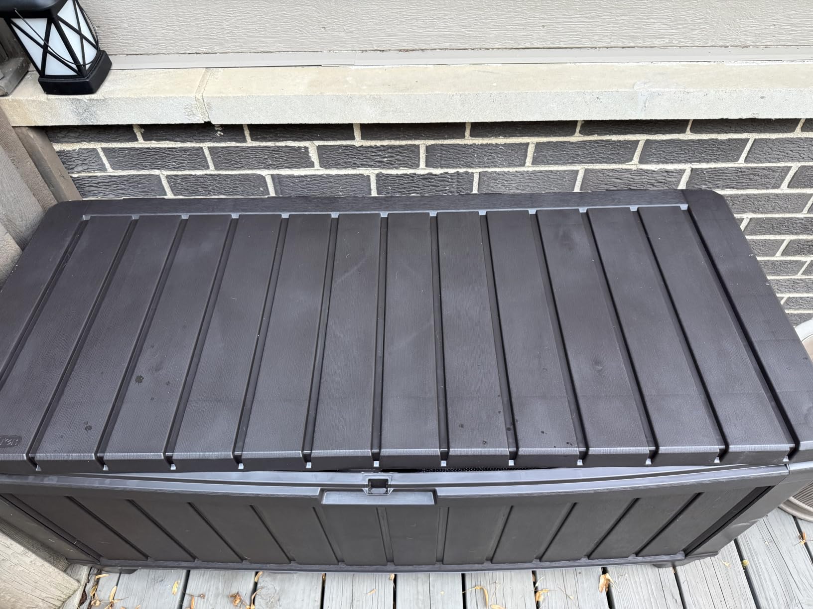 Keter Kentwood 92 Gal Outdoor Storage Box for Patio and Pool Accessories | Brown, Resin, Large, Weatherproof, Lockable, Durable, Easy Assembly, Organization, Patio Cushions Storage customer photo 1