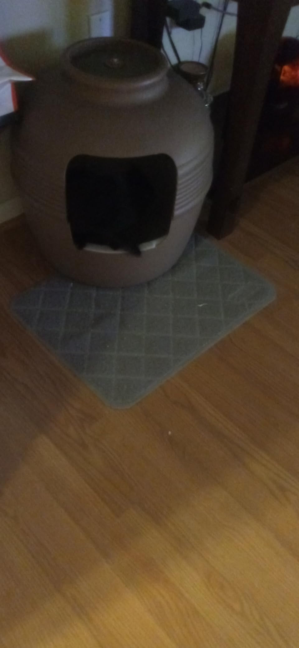 Conlun Cat Litter Mat Litter Trapping Mat, Premium Durable PVC Grid Mesh with Scatter Control, Non-slip, Less Waste Cat Litter Box Mat, Soft on Kitty’s Paws, Urine Waterproof, 24
