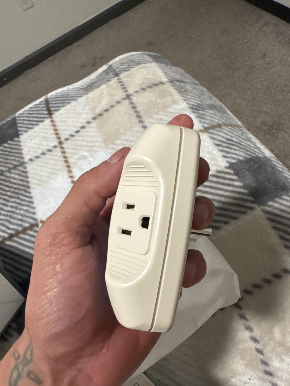 BSEED Surge Protector Home Appliance,Single Outlet Power Voltage Protector,Voltage Brownout Outlet Surge Refrigerator 1440 Watts,Voltage Brownout Plug Outlet, 1875W, 125V, 15A(1 Pack) customer photo 2