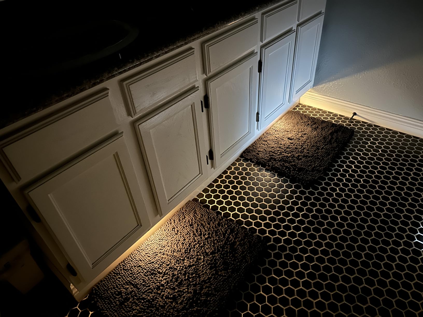 WYZE Rechargeable Night Lights with Dusk to Dawn & Motion Sensors, Warm & Soft White Stair Lights for Bathroom, Hallway, Linkable, Magnetic Mount, 3 Pack customer photo 2