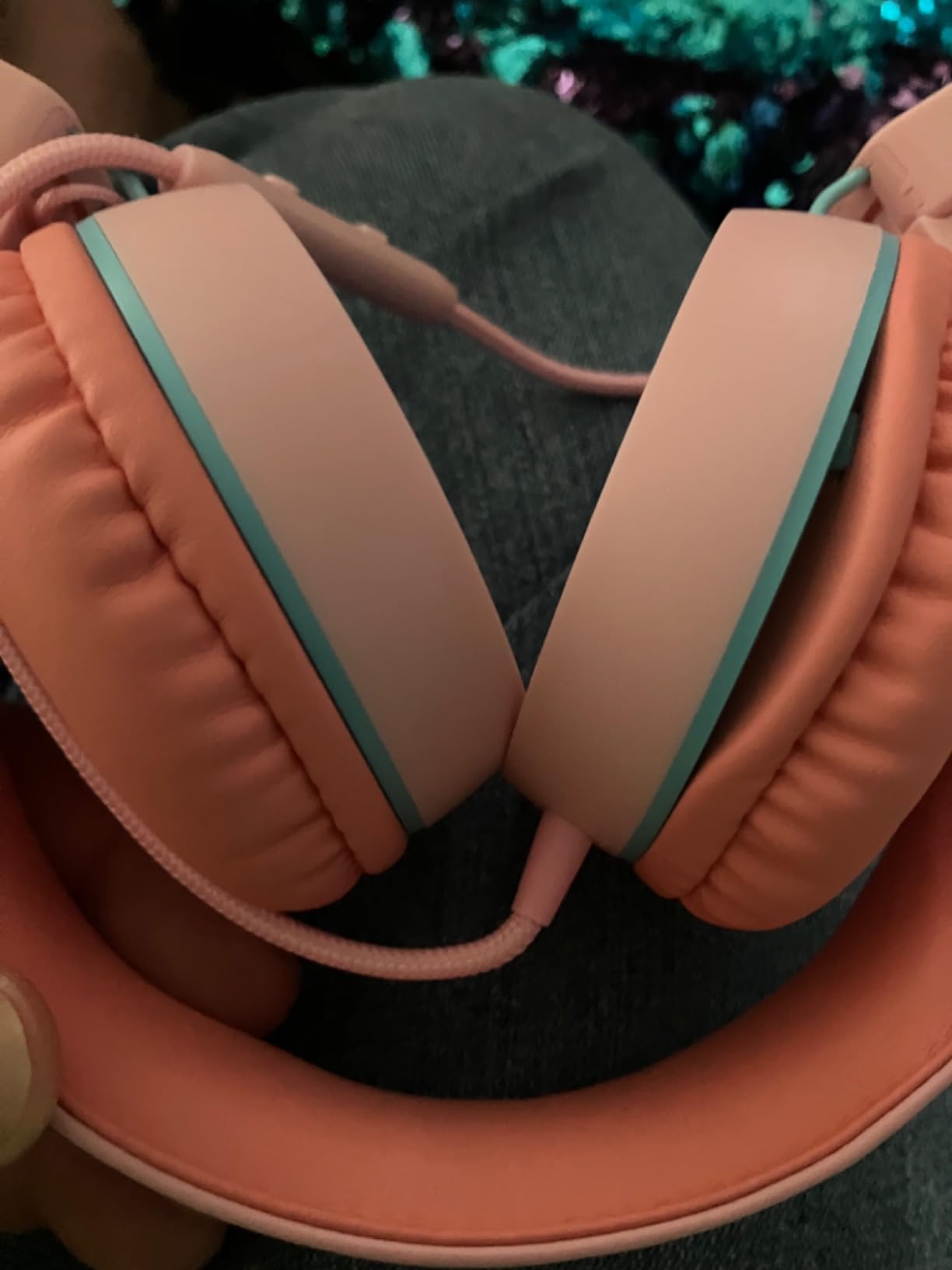 New Bee Kids Headphones Wired for School with Mic, Safe Volume Limited customer photo 1