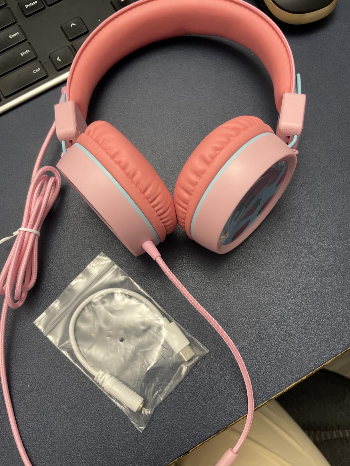 New Bee Kids Headphones Wired for School with Mic, Safe Volume Limited customer photo 2