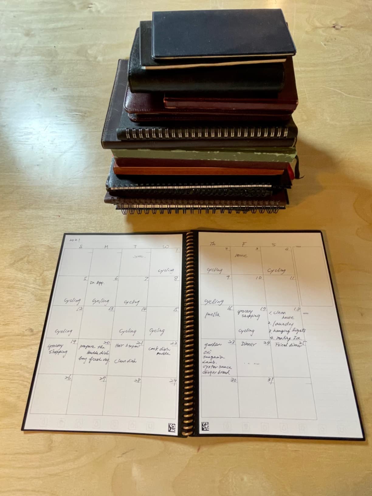 Rocketbook Reusable Smart Everyday Planner, Executive 6x8.8, Black customer photo 2