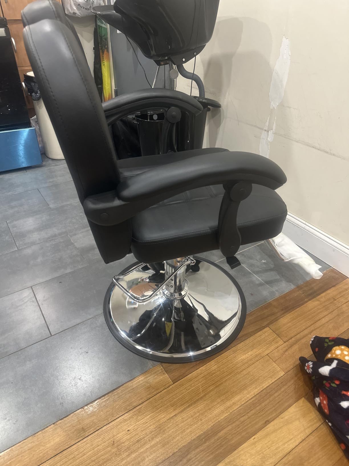 Merax Hydraulic Recliner Barber Chair for Hair Salon, 360° Swivel | 90°-160° Reclining Salon Chair, 20% Extra Wider Seat, Heavy Duty Hydraulic Pump, Upgraded Salon Beauty Equipment customer photo 2