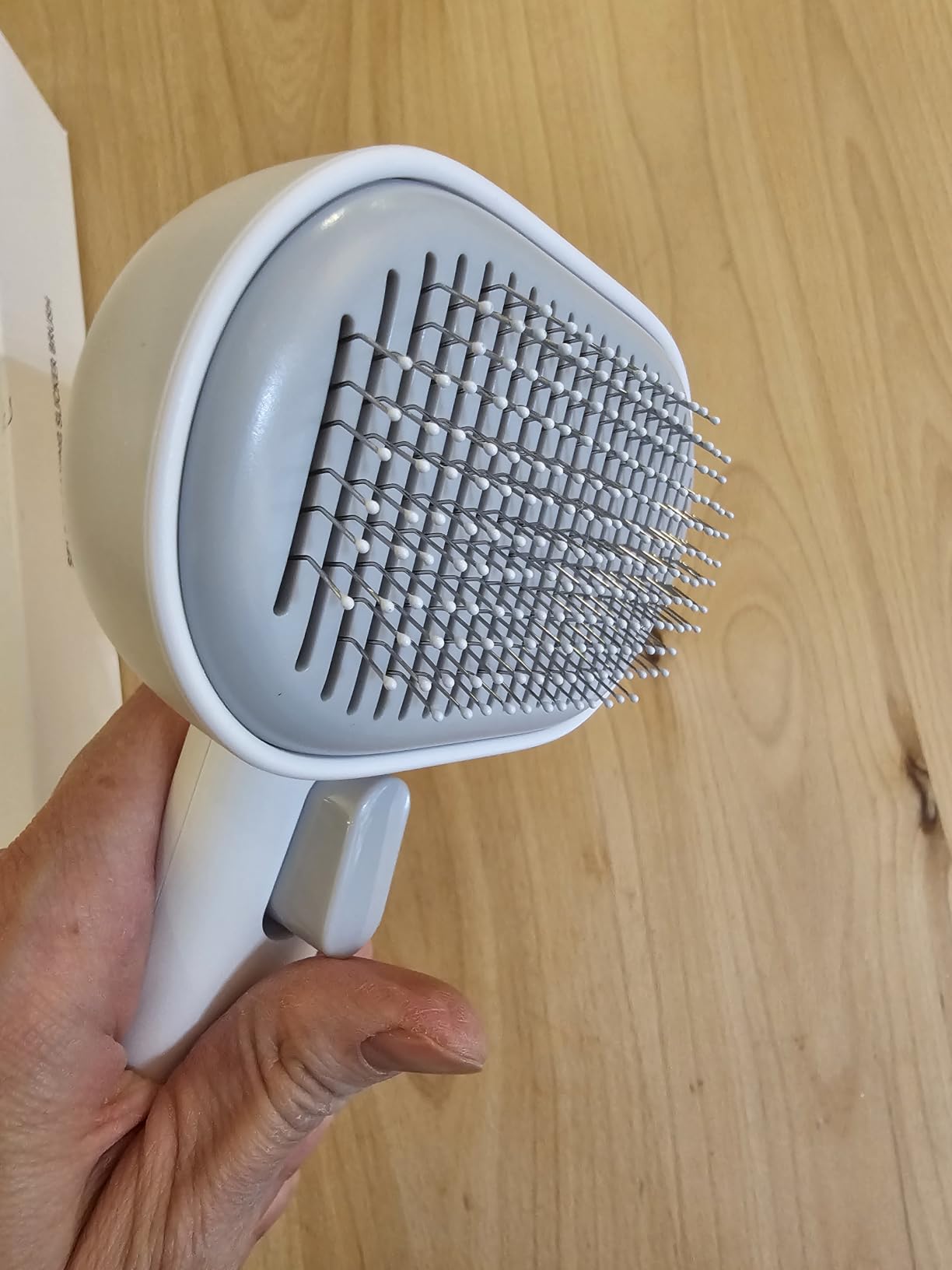 Aumuca Skin Friendly Self-Cleaning Slicker Brush for Dogs & Cats, Gentle Pet Grooming Tool for Shedding & Deshedding, Efficient Hair Remover for Long & Short Haired Pets customer photo 2