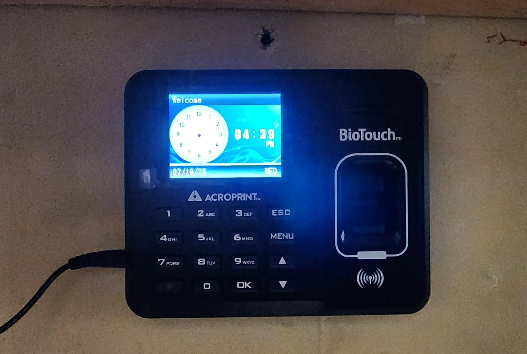 Acroprint BioTouch Self-Contained Automatic Biometric Fingerprint/Proximity Time Clock (No Monthly Fee) customer photo 1