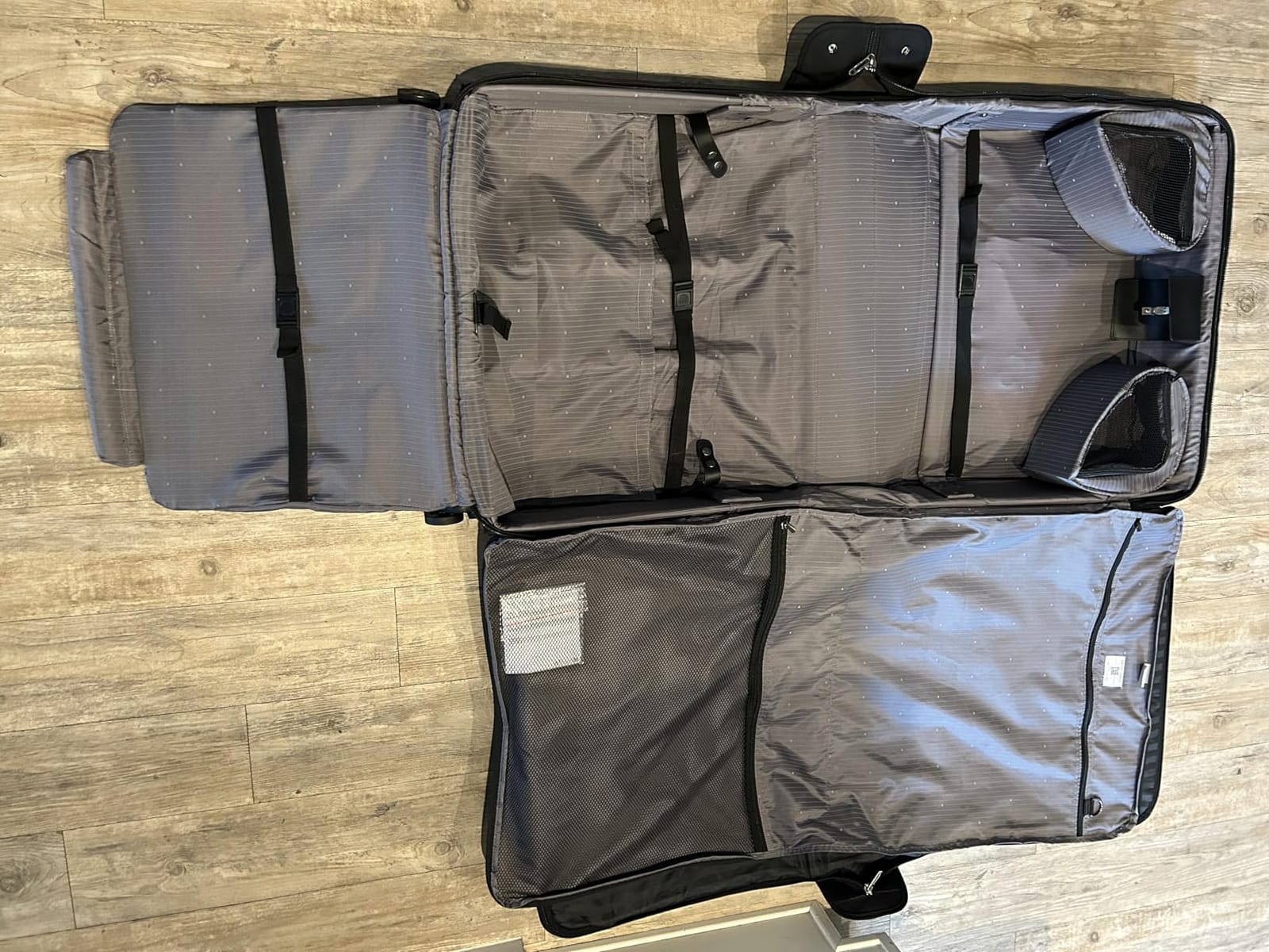 DELSEY PARIS Helium DLX, Rolling Garment Bag with Wheels, Black customer photo 2