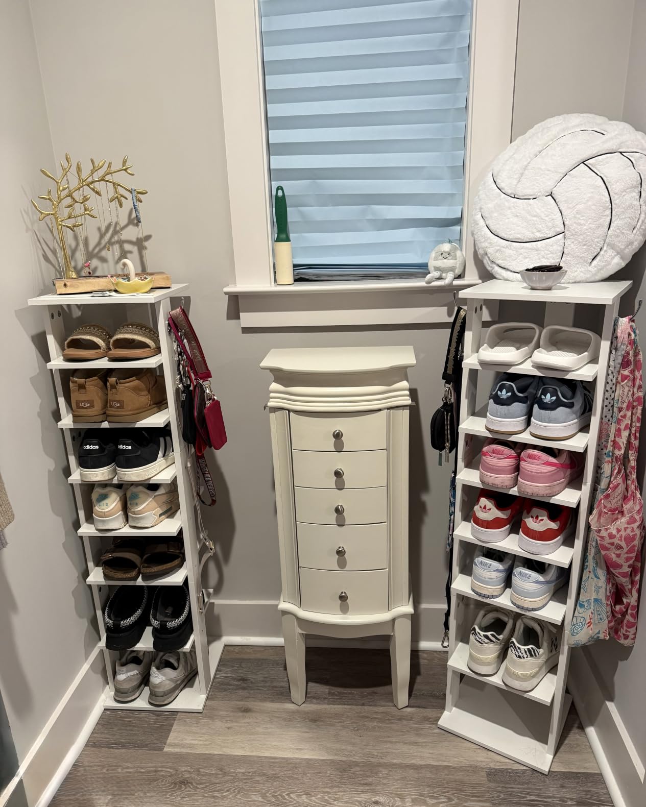 HOOBRO 8 Tiers Vertical Shoe Rack, Wooden Shoe Storage Organizer with Hooks, Narrow Shoe Tower for 8 Pairs, Space Saving, for Entryway, Living Room, Bedroom, Rustic Brown BF07XJ01G1 customer photo 1