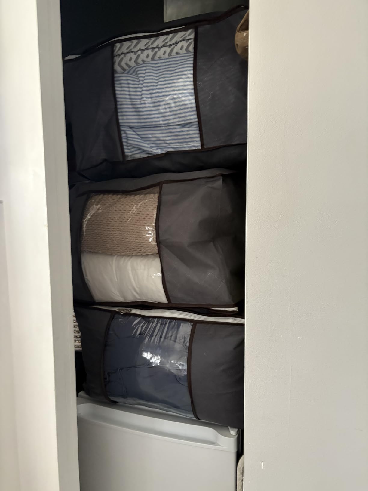 Lifewit 6 Pack Clothes Storage Bins with Lids, Foldable Blanket Storage Bags with Zippers, Clear Window and Reinforced Handles, Closet and Organization for Clothing, Sweater, Comforter, Bedding customer photo 1
