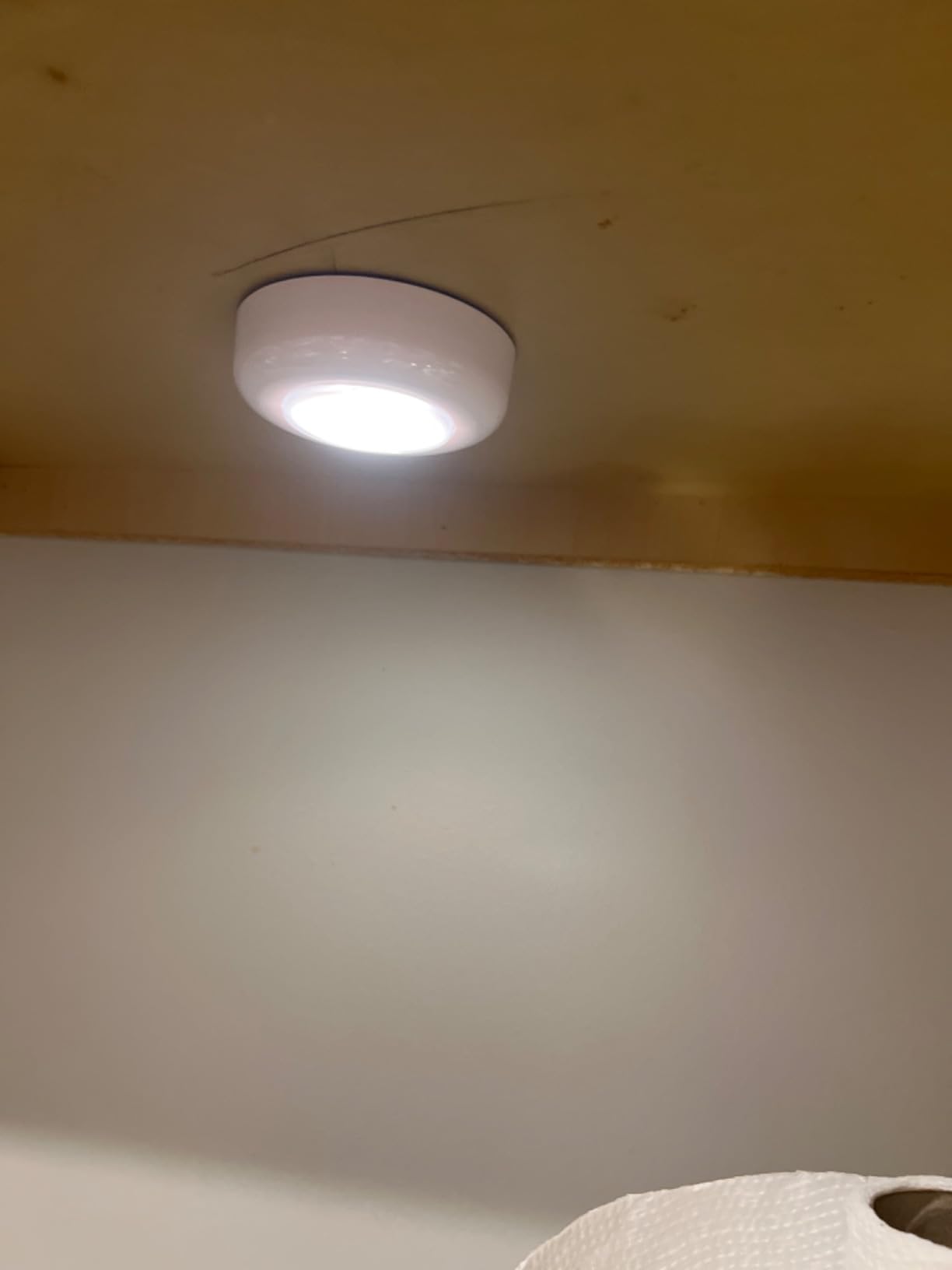 Amazon Basics LED Puck Lights, Battery Operated, 50 Lumens, Under Cabinet Lighting, Easy to Install, Easy to Use, Adhesive Backing, 2-Pack, White customer photo 1