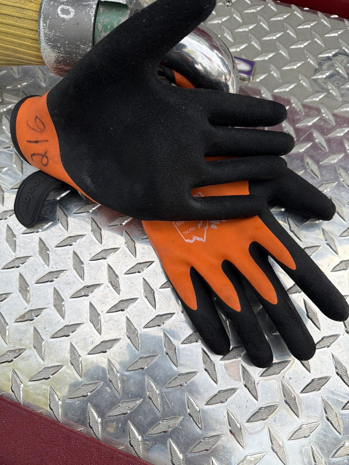 toolant 100% Waterproof Winter Work Gloves, Thermal Insulation with Grip customer photo 1