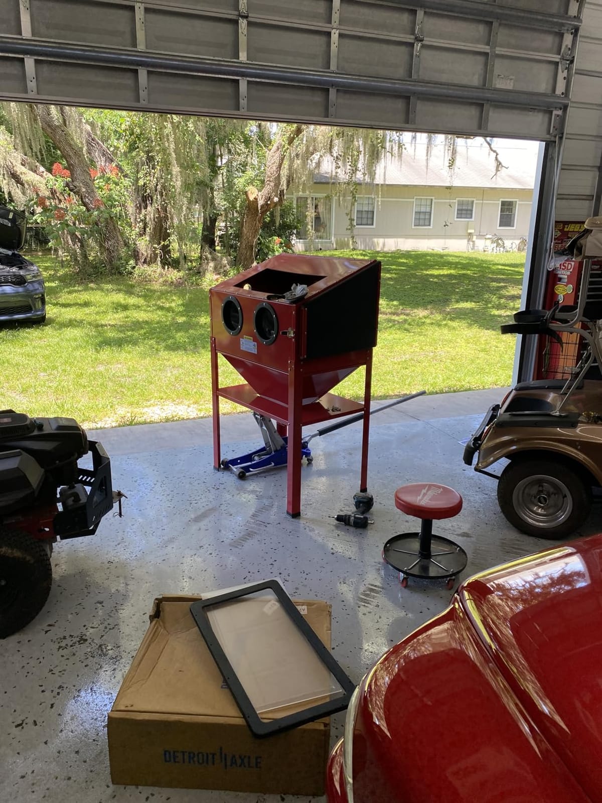 60 Gallon Air Sandblasting Cabinet customer photo 2