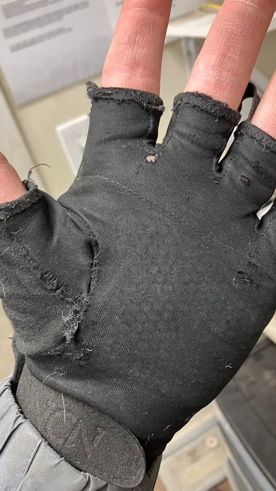 uncn Heated Gloves Fingerless for Women Man with 3.7V 3000mAh Battery Cordless Work Touchscreen Gloves for Winter Cold Weather Rechargeable Electric customer photo 2