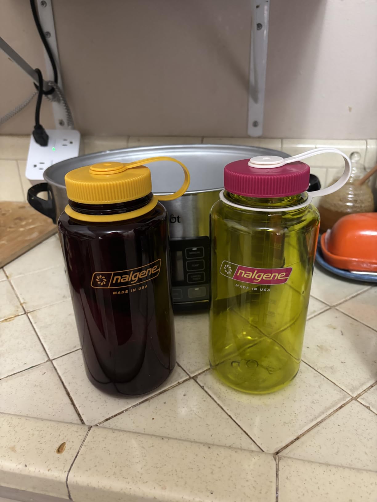 Nalgene 32 oz Wide Mouth Water Bottle, Gray w/ Black Lid customer photo 1