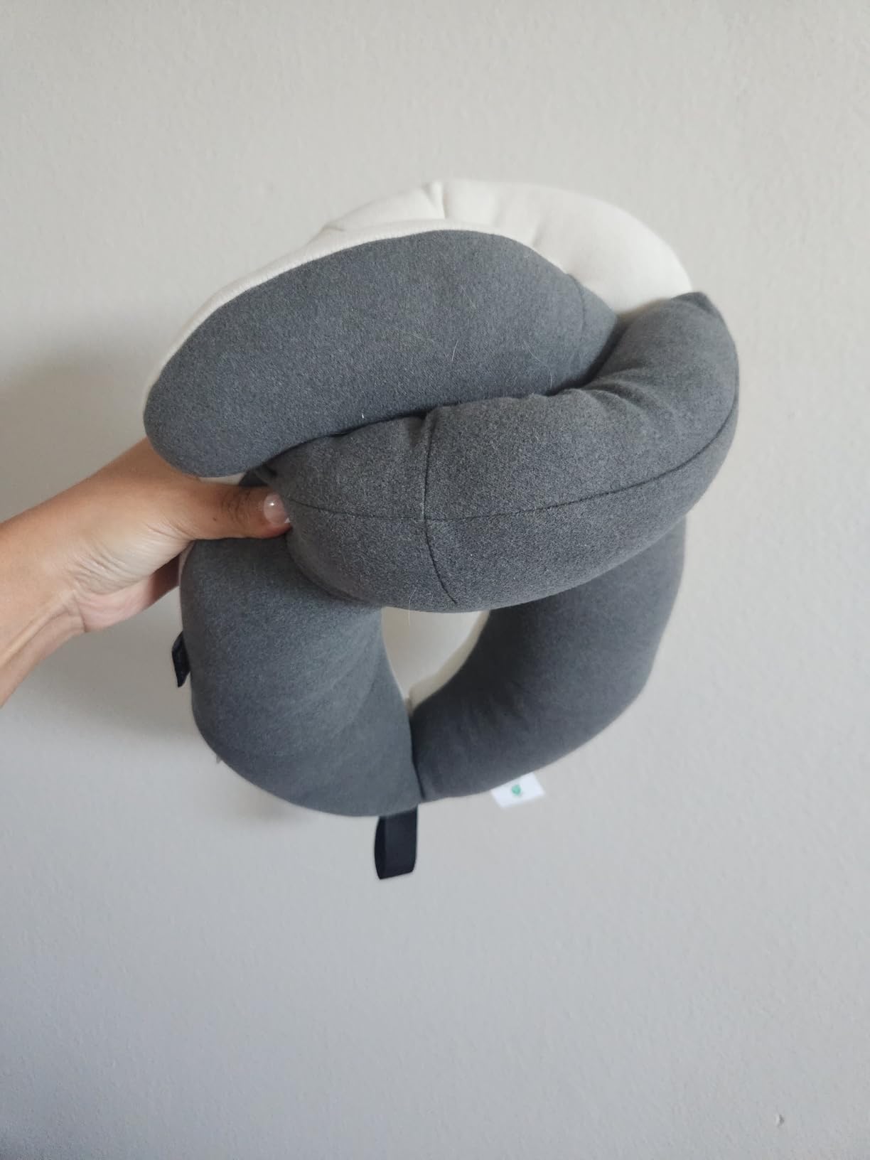 BUYUE Travel Neck Pillows for Airplanes, Memory Foam 360° Head Support Sleep for Long Flight, Skin-Friendly & Breathable, Kit with Eye Mask, Earplugs and Storage Bag (Adult, Black, 90+ lbs) customer photo 2