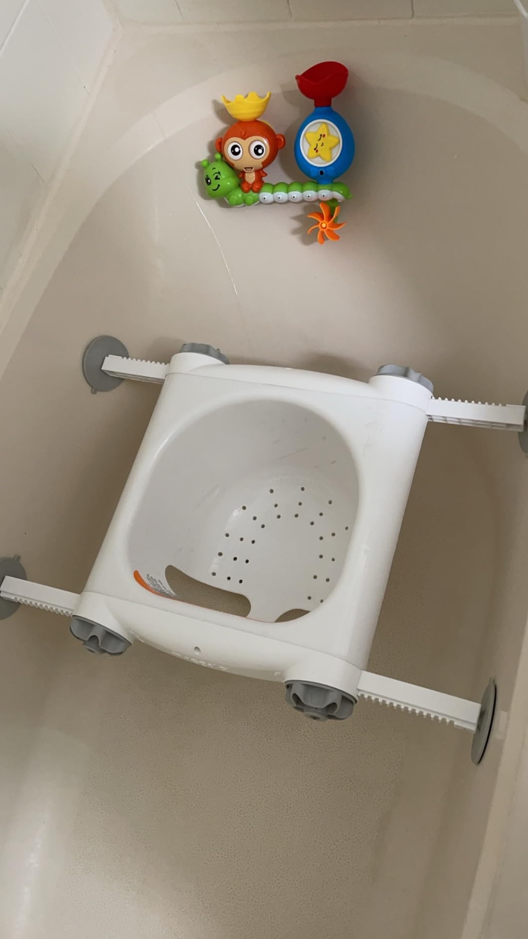 Regalo Baby Basics Baby Bath Seat with Suction Cups, Sit-Up Bath Support for Infants, Secure Baby Bath Chair for Bathtub, Easy Clean with Drain Holes, Fits Standard Tubs, White customer photo 2