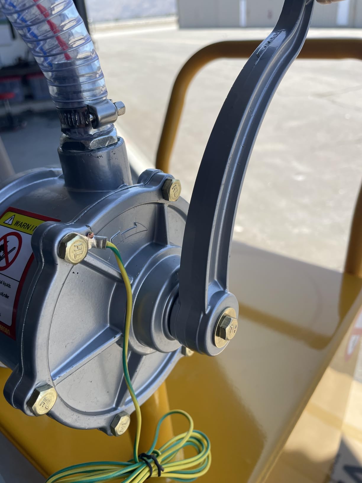 VEVOR Fuel Caddy, 35 Gallon, Gas Storage Tank on 4 Wheels, with Manual Transfer Pump, Gasoline Diesel Fuel Container for Cars, Lawn Mowers, ATVs, Boats, More, Black | Gasoline Diesel Fuel Container for Cars, Lawn Mowers, Boats, ATVs, Portable Design, with Bi-Directional Hand Rotary Pump customer photo 1