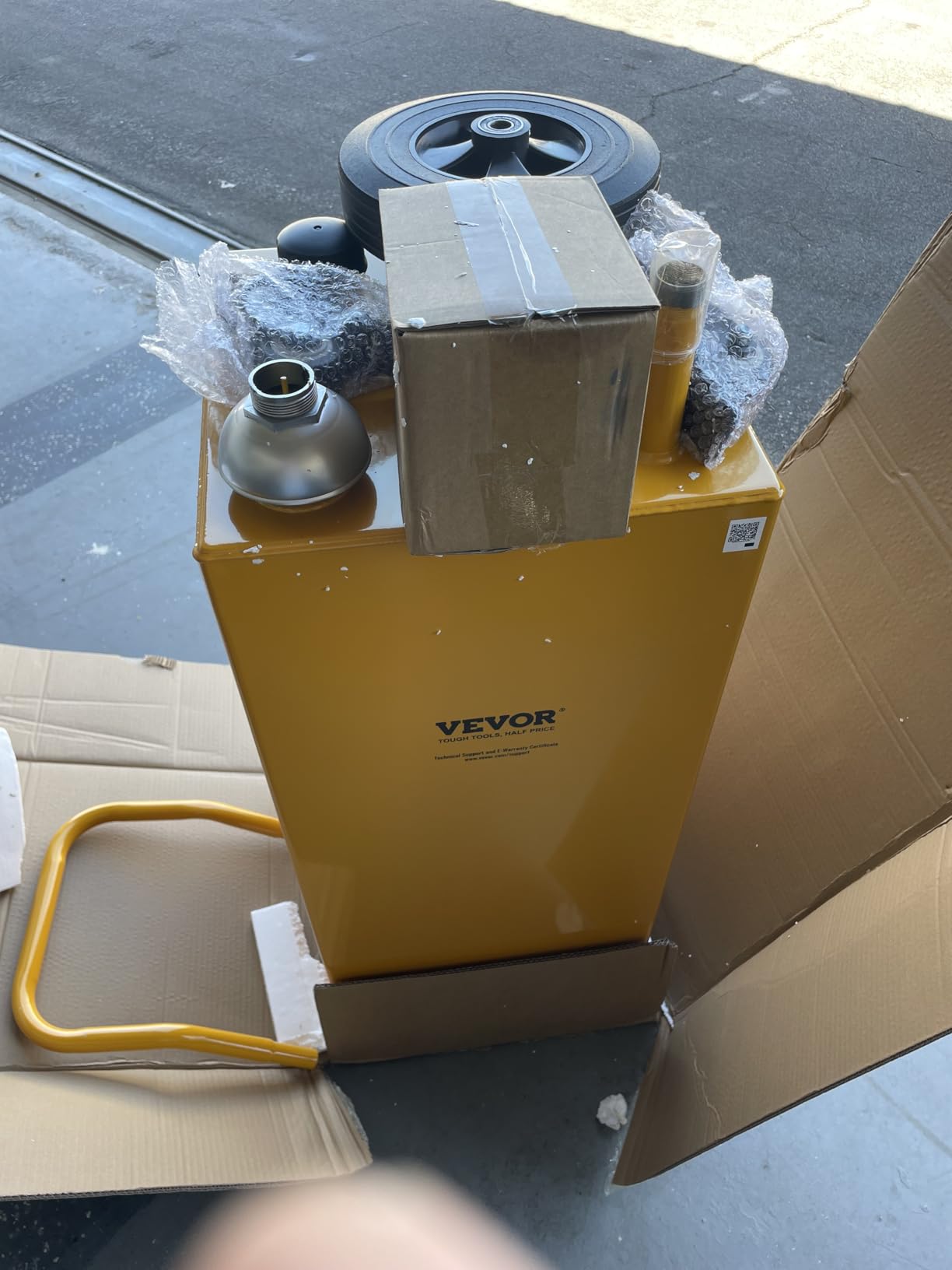 VEVOR Fuel Caddy, 35 Gallon, Gas Storage Tank on 4 Wheels, with Manual Transfer Pump, Gasoline Diesel Fuel Container for Cars, Lawn Mowers, ATVs, Boats, More, Black | Gasoline Diesel Fuel Container for Cars, Lawn Mowers, Boats, ATVs, Portable Design, with Bi-Directional Hand Rotary Pump customer photo 2