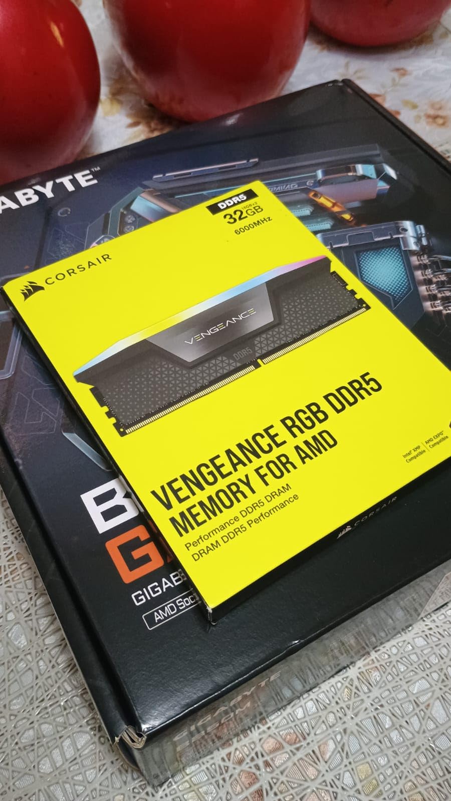 CORSAIR Vengeance RGB DDR5 RAM 32GB (2x16GB) Up to 6000MHz CL30-36-36-76 1.40V AMD EXPO Intel XMP Desktop Computer Memory - Gray (CMH32GX5M2B6000Z30K) customer photo 2