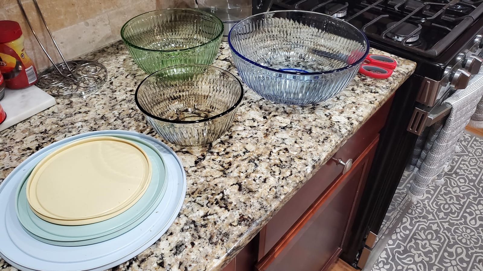 Pyrex Colors Tinted (3-Pack, Full Set) Sculpted Tinted Glass Mixing Bowls customer photo 1
