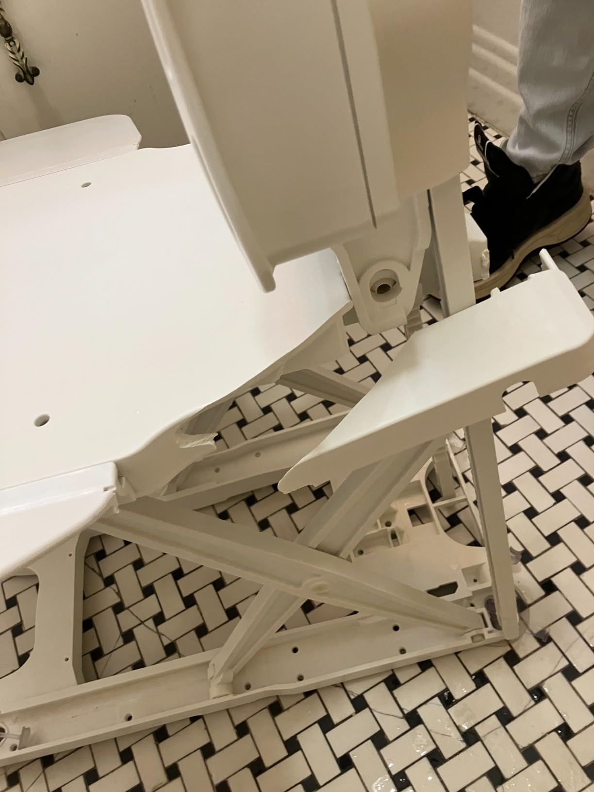 Drive Medical Bellavita Dive Reclining Electric Bath Lift Chair, White customer photo 2