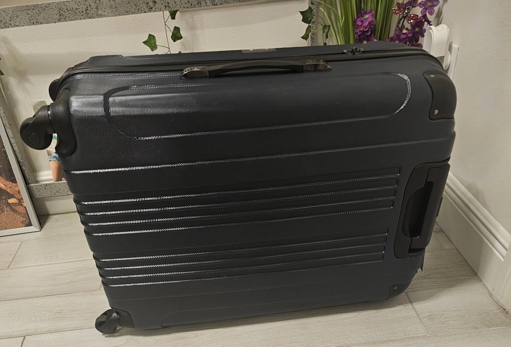 Kenneth Cole REACTION Out of Bounds Lightweight Hardshell 4-Wheel Spinner Luggage, Scarlet Red, 20-Inch Carry On customer photo 2