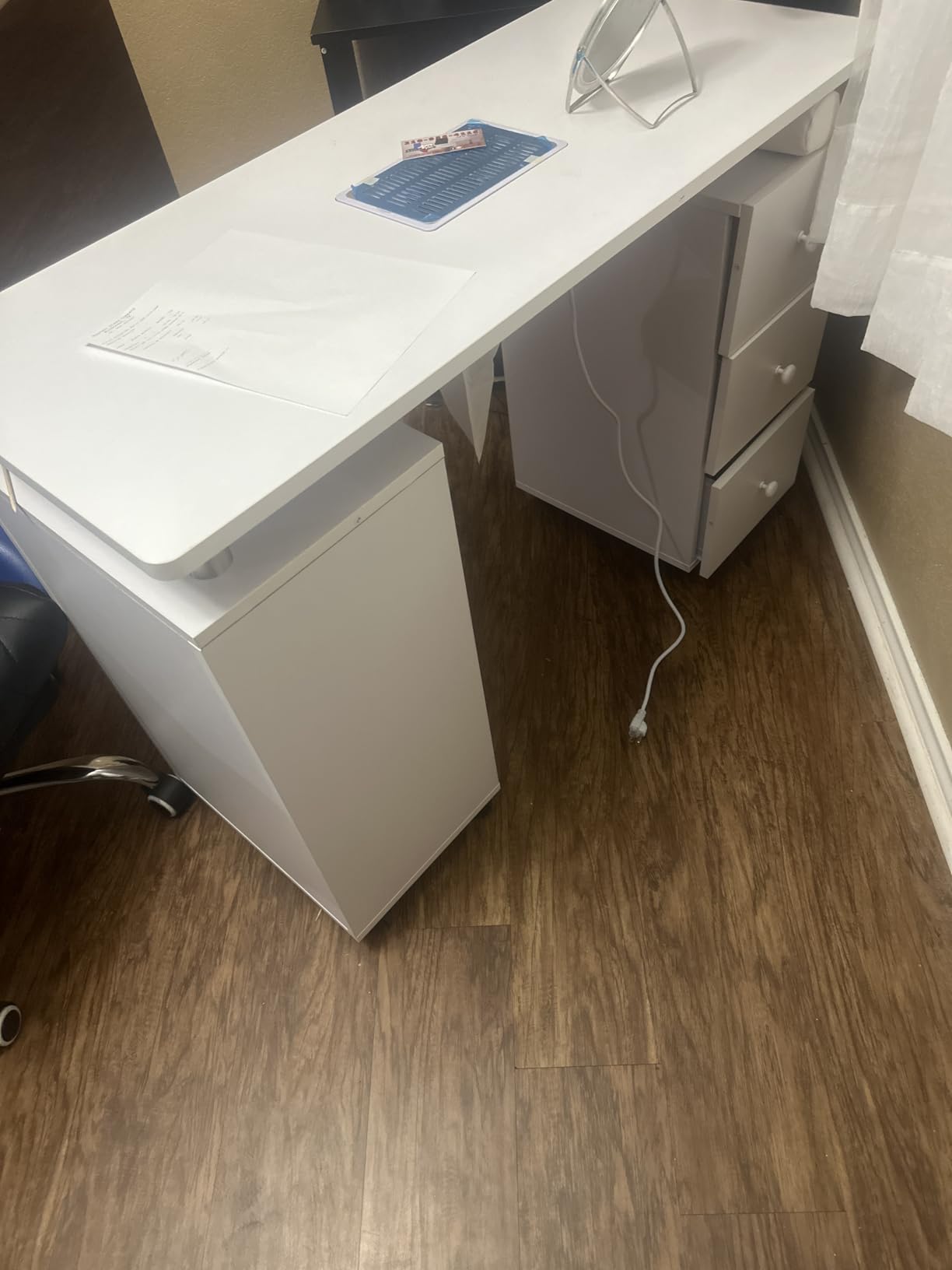 OmySalon Manicure Table Nail Desk for Nail Tech, Nail Table Beauty Salon Tech Station w/Electric Downdraft Vent, Lockable Wheels,Wrist Cushion,Storage Shelves & Drawers customer photo 1