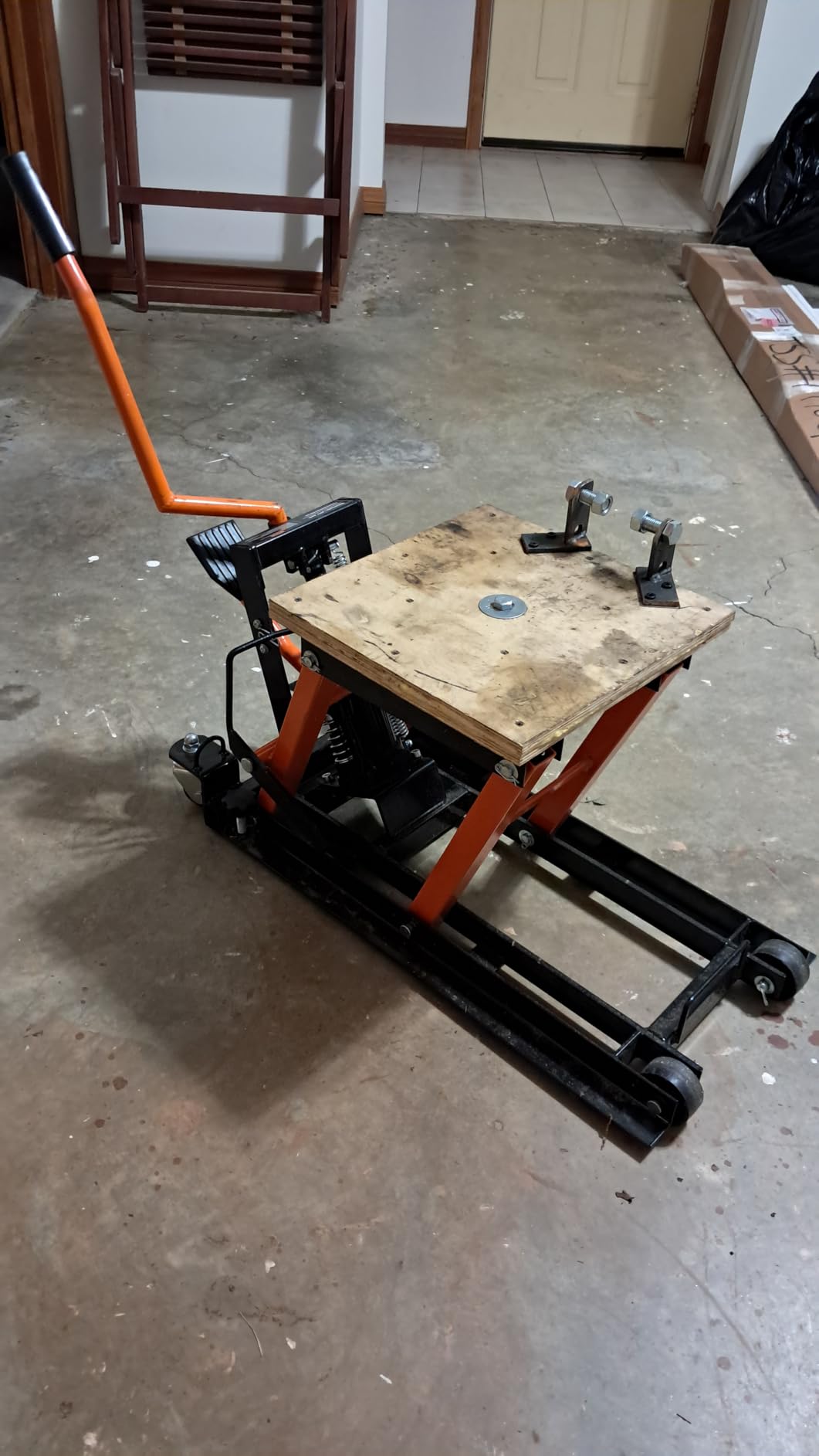 VEVOR Hydraulic Motorcycle Lift Jack 1500 LBS Capacity ATV Scissor Lift Jack Portable Motorcycle Lift Table with 4 Wheels Hydraulic Foot-Operated Hoist Stand for Motorcycle ATV UTV Powersports | Portable Motorcycle Lift Table with 4 Wheels, Hydraulic Foot-Operated Hoist Stand for ATV UTV Powersports customer photo 2