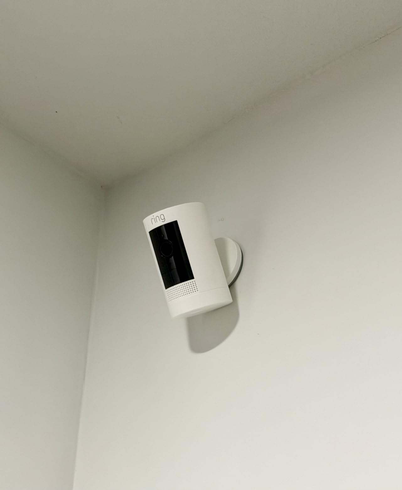 Ring Outdoor Cam (Stick Up Cam), Weather-resistant home or business HD security camera, Live View, Color Night Vision, Two-Way Talk, motion alerts, Works with Alexa, White customer photo 2