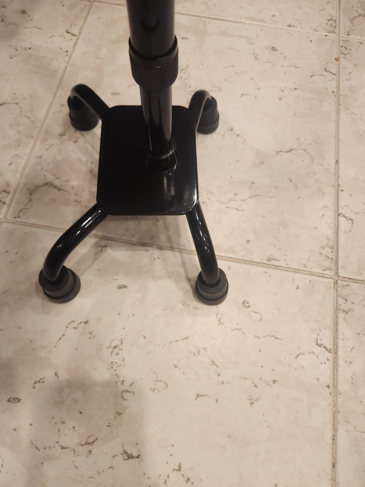 Medline Aluminum Quad Cane with Small Base, 300 lb Capacity, for Balance, Knee Injuries, Leg Surgery Recovery & Mobility, Portable, Sturdy Walking Aid for Seniors & Adults customer photo 1