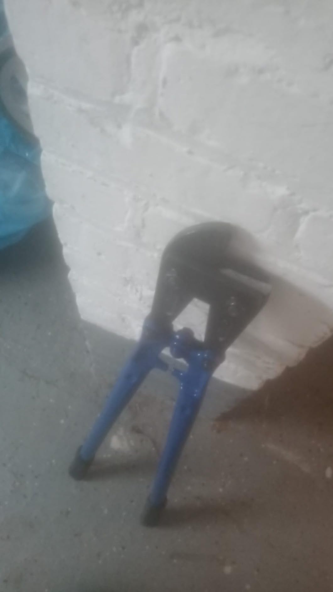 36 IN Bolt Cutter with Drop Forged Cr-Mo Alloy Steel Blades customer photo 2
