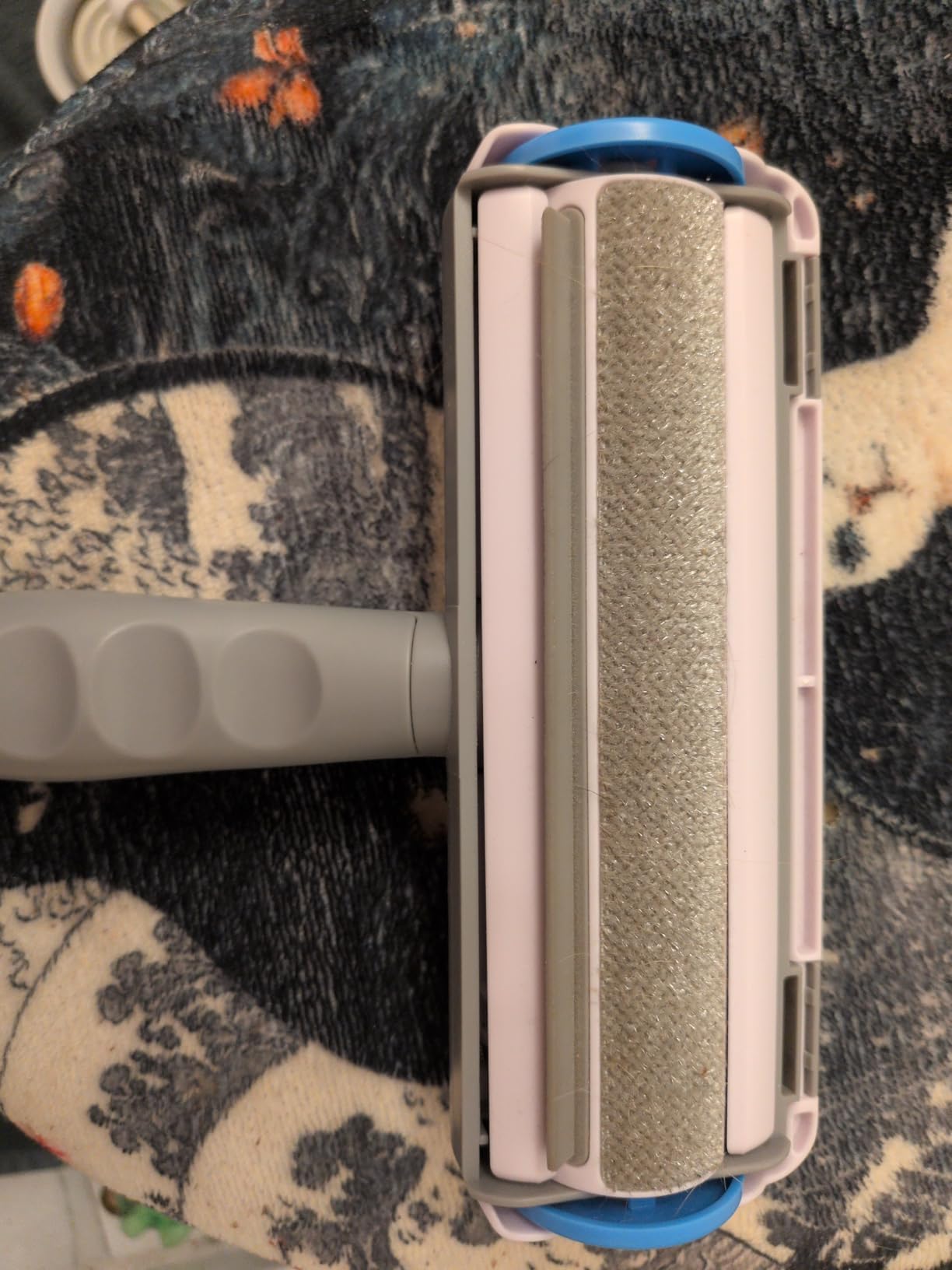 Triton Pet Hair Removal Tool w/Fur Trapping Compartment, Gray/White customer photo 1