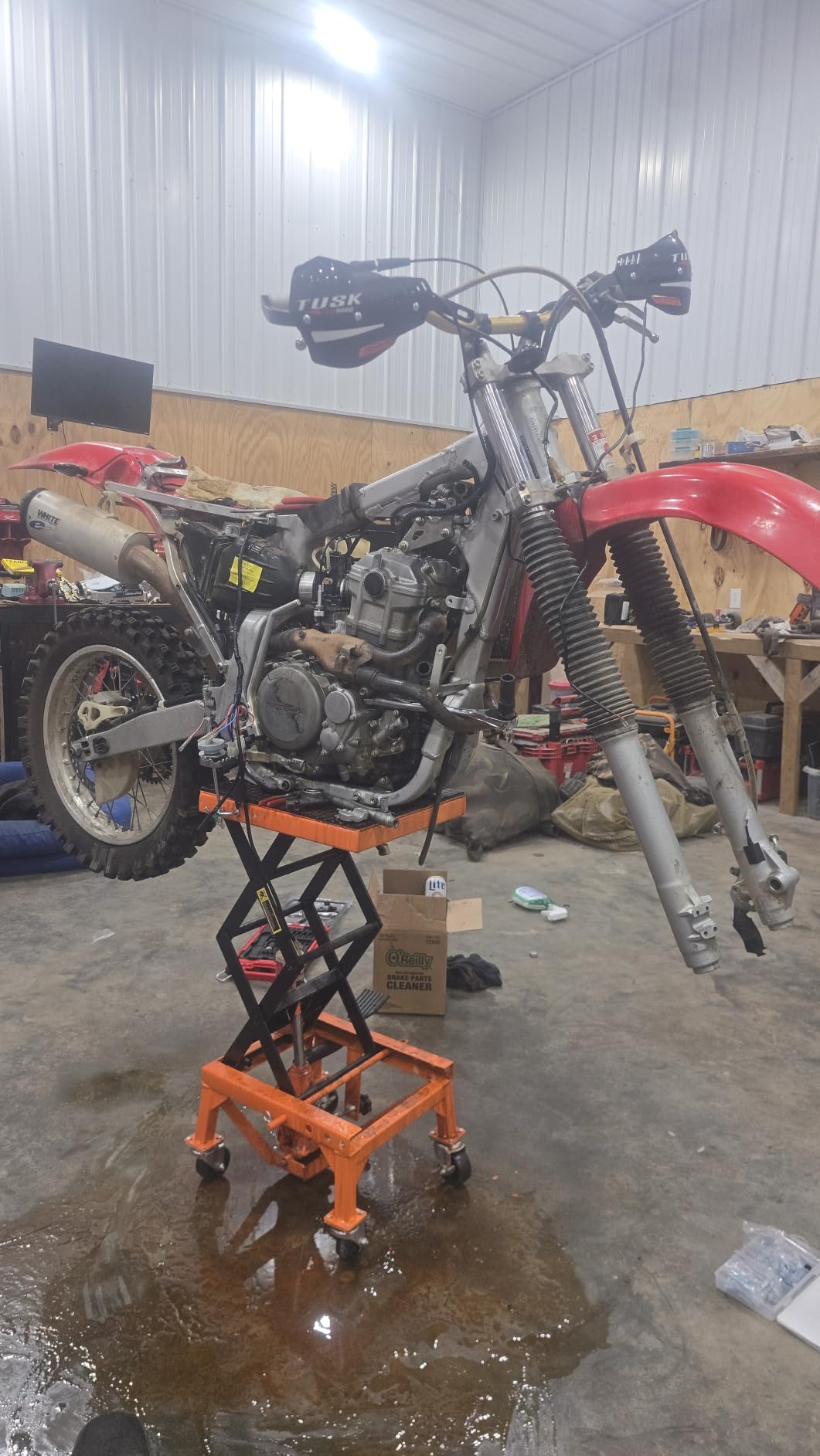 VEVOR Hydraulic Motorcycle Lift Table, 350 lbs Capacity Motorcycle Scissor Jack Lift with Wide Deck, J-Hooks, 4 Wheels, Hydraulic Foot-Operated Jack Stand for ATV Dirt Bikes | for Dirt bikes and Off-Road Motorcycles, with Foot Pedal, 4 Casters, Safety Pin, J-hook and Non-Slip 16.3 x 13.8 in Platform customer photo 1