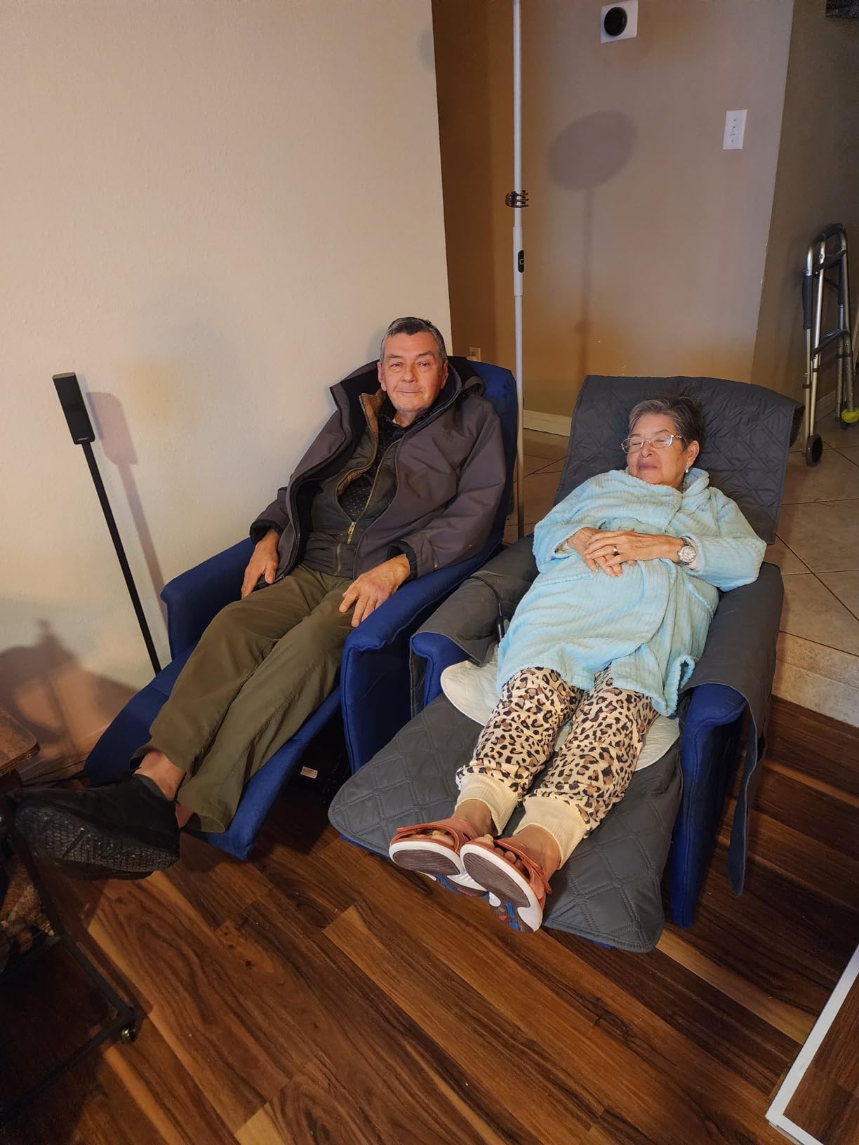 HOMCOM Power Lift Recliner Chair for Elderly, Easy Assembly, Black customer photo 2