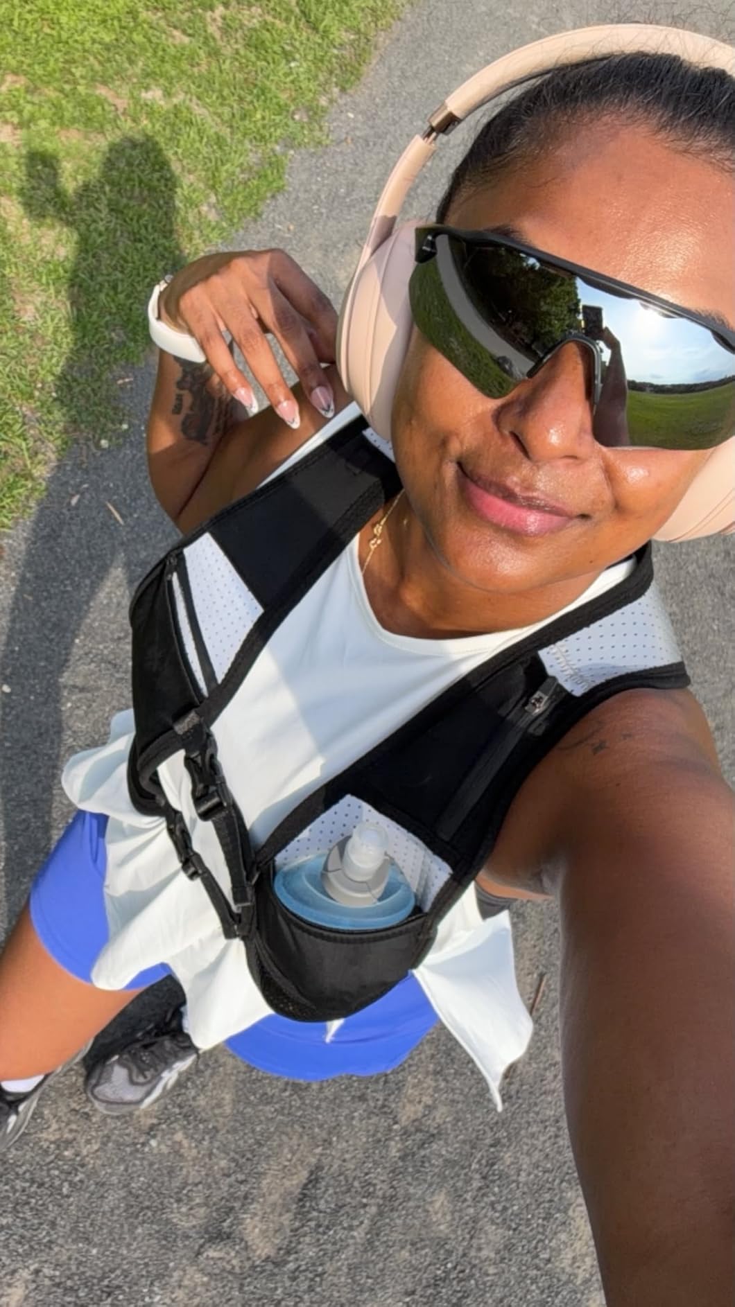 Running Phone Holder Vest with 500ml/17oz Water Bottle | Reflective Hydration Vest | Adjustable | Light | 6 Pockets for Running Accessories | Unisex customer photo 2