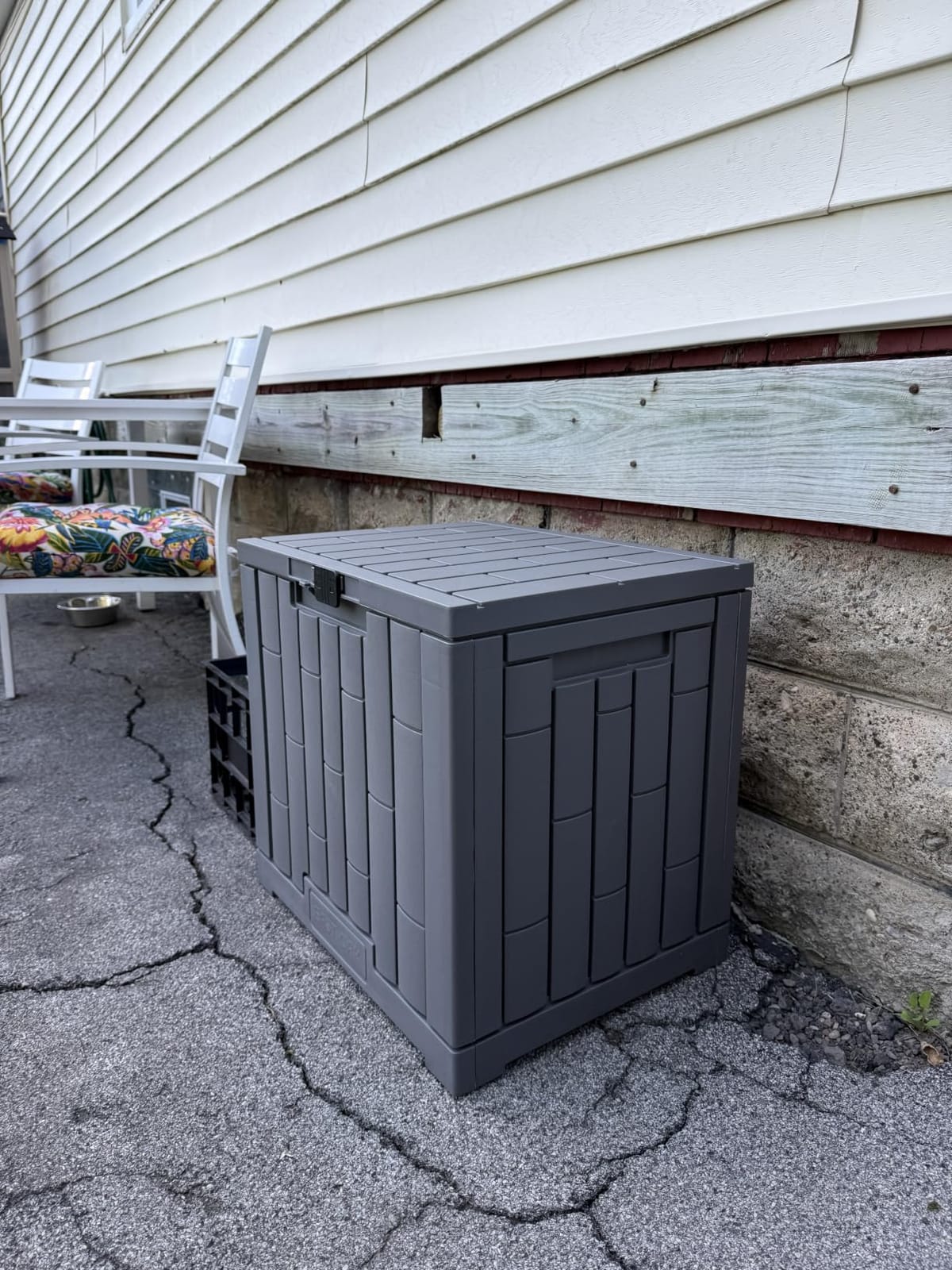 EAST OAK 31 Gallon Outdoor Storage Box, Waterproof Deck UV-Resistant Resin Bin for Patio Cushions, Garden Tools, Accessories & Package, Lockable Wind-Resistant Lid, Steel-Reinforced, Black customer photo 1