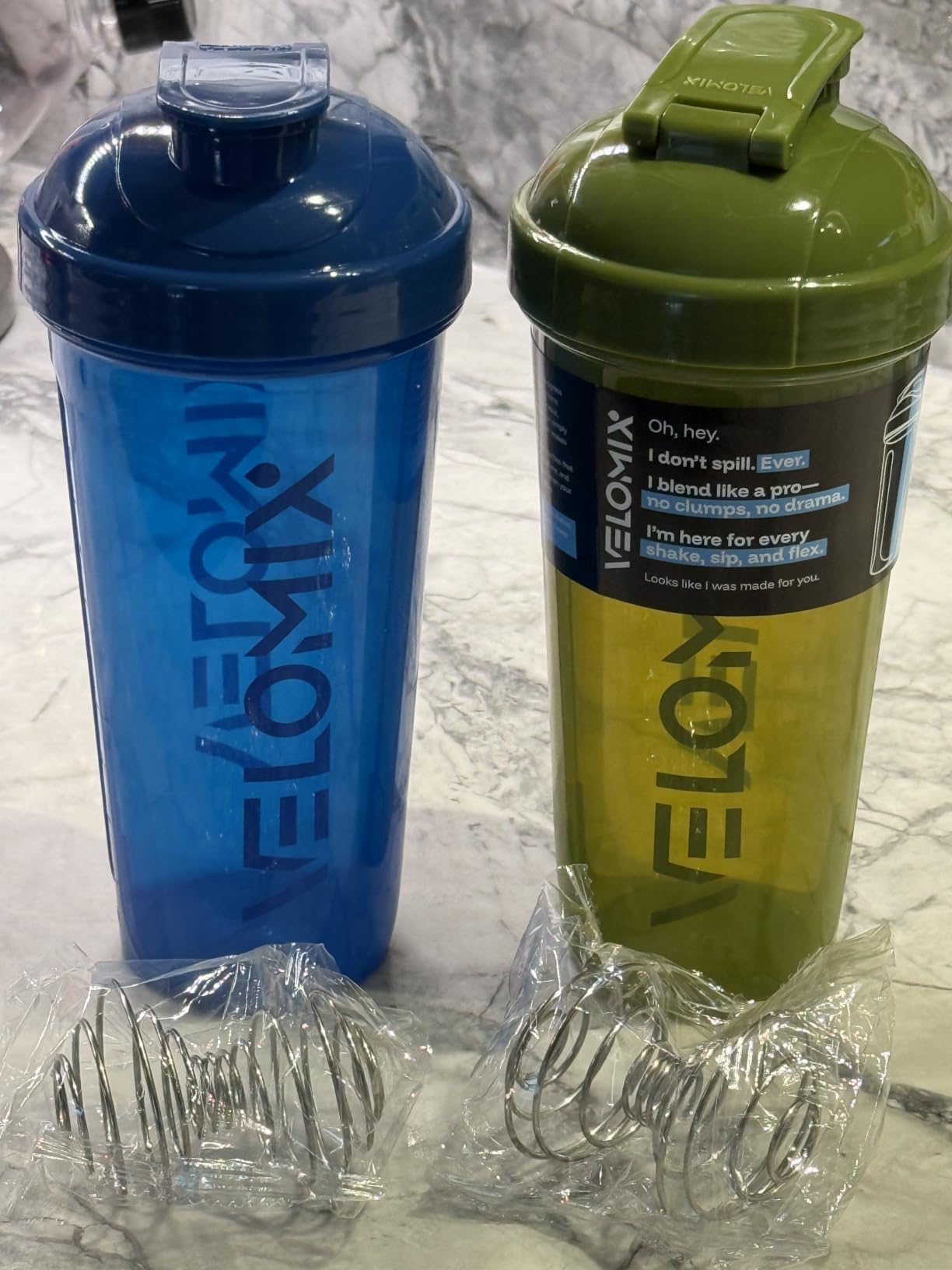VELOMIX 2 Pack 28oz Protein Shaker Bottle for Protein Mixes, Black/Transpar customer photo 2
