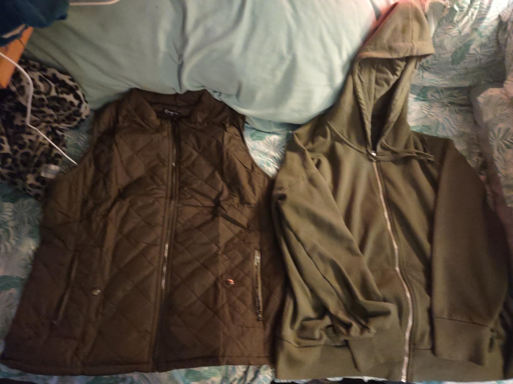 Fuinloth Women's Quilted Vest Lightweight Puffer Stand Collar Zip Gilet customer photo 2