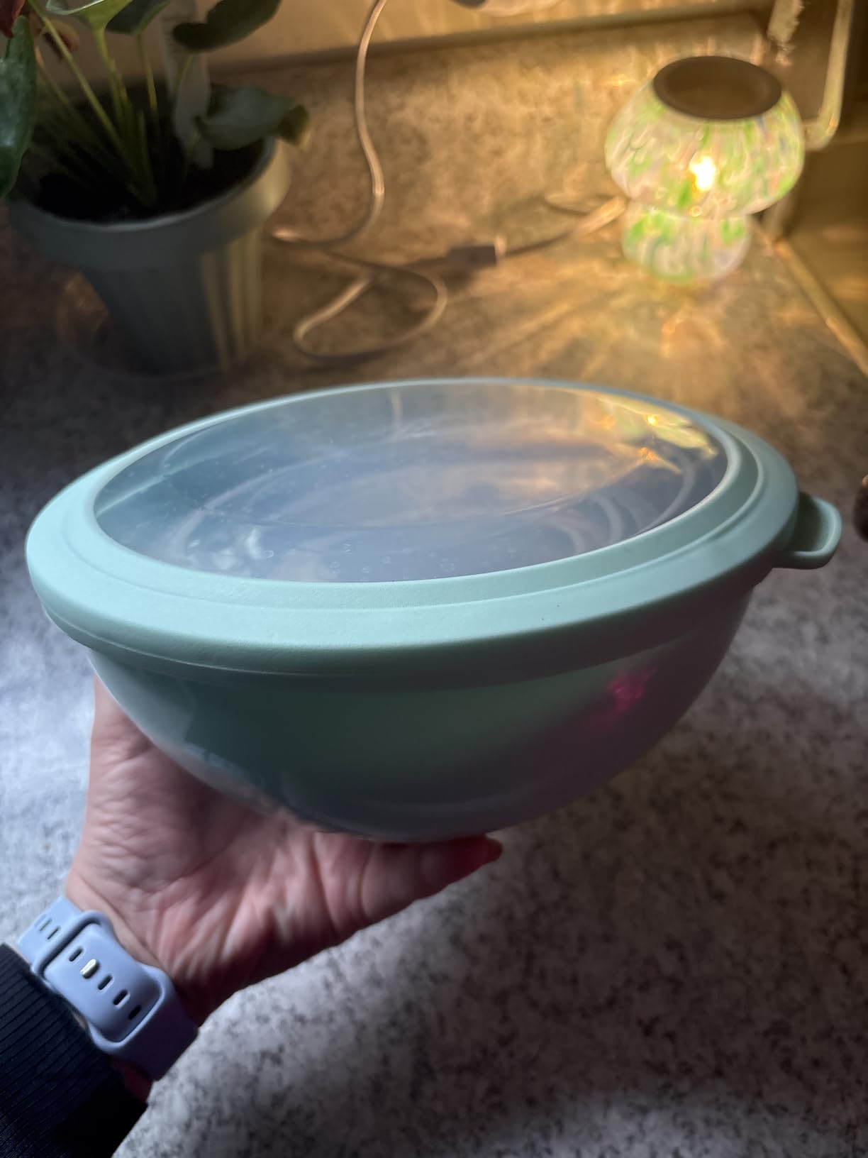Zulay Kitchen 12 Piece Plastic Mixing Bowls with Lids Set - Leak-Proof Microwave & Freezer Safe Stackable Mixing Bowl Set for Preparing, Serving and Storing - Non-Slip Large Nesting Bowls (Blue Ombre) customer photo 2
