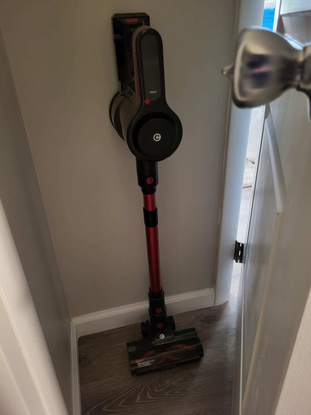 CHEBIO Lightweight Cordless Vacuum Cleaners for Home, Stick Vacuum Cordless Rechargeable with 45kPa Suction,45-Min Run,Anti-Tangle and Self-Stand, 6 in 1 Hardwood Vacuum Cleaner (red) customer photo 1
