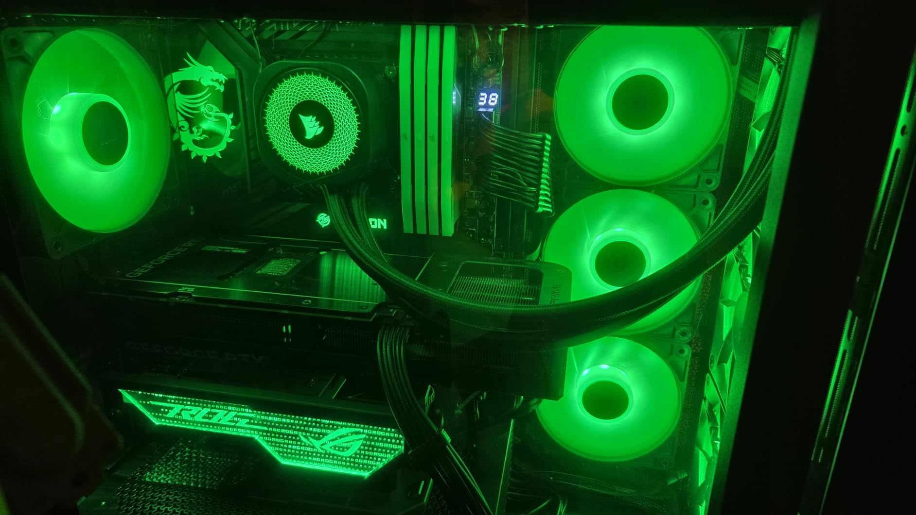CORSAIR 4000D RS ARGB Frame Modular Mid-Tower ATX PC Case, High Airflow, 3X Pre-Installed RS Fans, InfiniRail™ Mounting System, ASUS BTF, MSI Zero, Gigabyte Stealth, Black customer photo 1