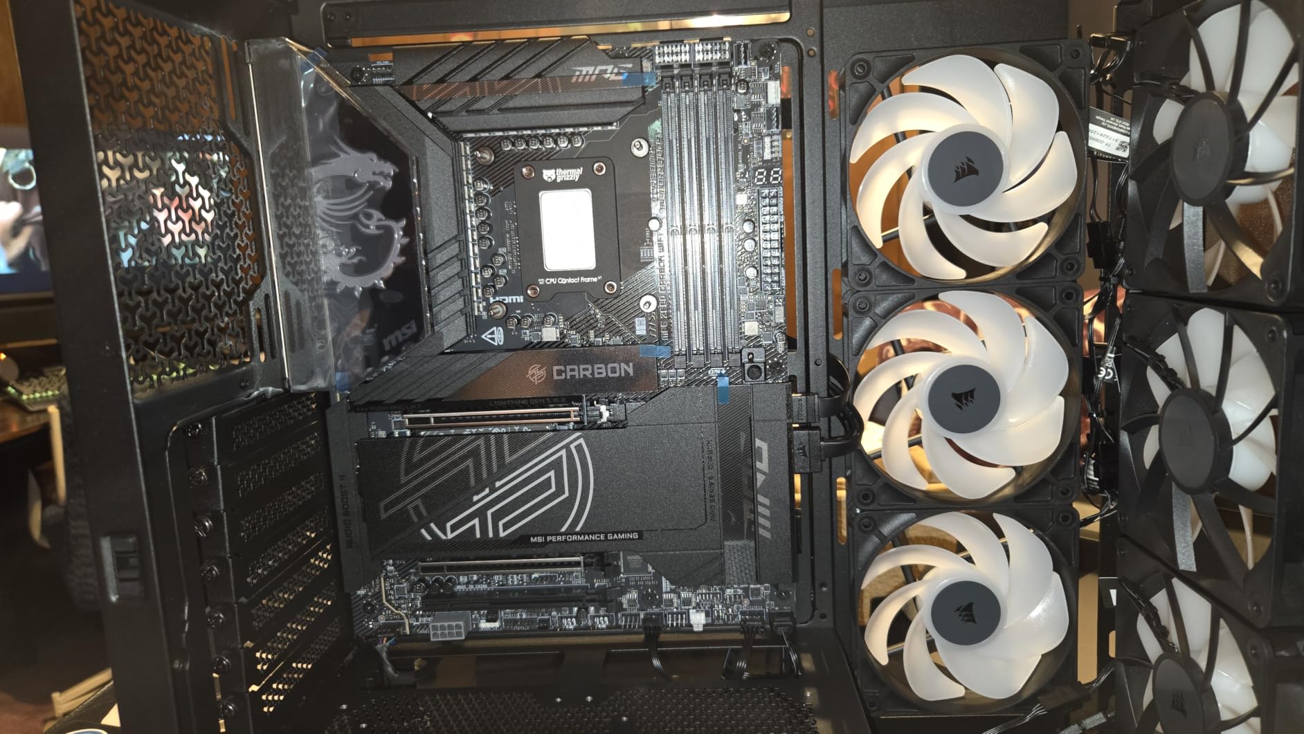 CORSAIR 4000D RS ARGB Frame Modular Mid-Tower ATX PC Case, High Airflow, 3X Pre-Installed RS Fans, InfiniRail™ Mounting System, ASUS BTF, MSI Zero, Gigabyte Stealth, Black customer photo 2