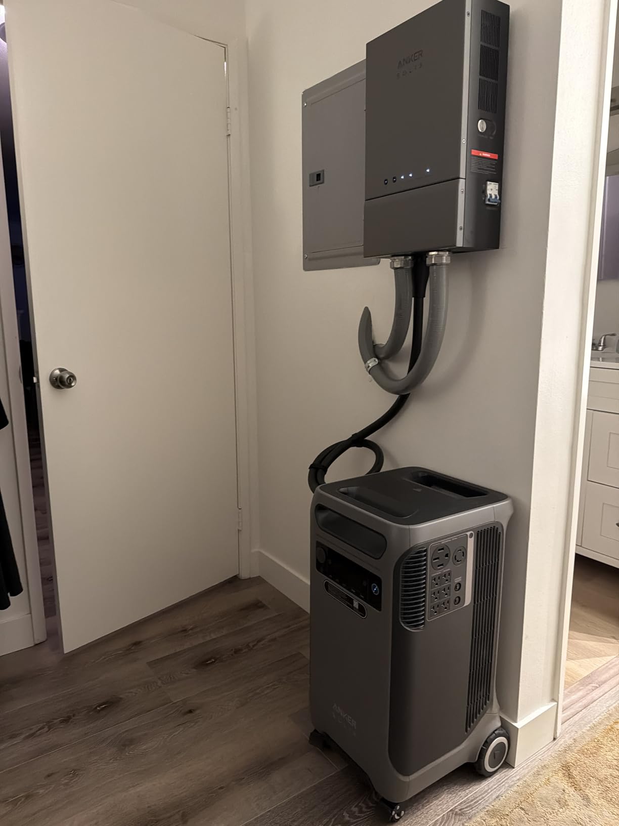 Anker SOLIX F3800 Portable Power Station and Home Power Panel, 3,840Wh customer photo 2