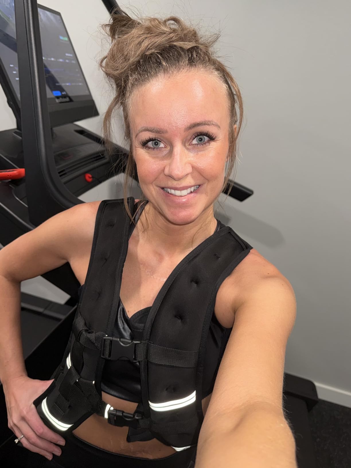 Poudee Weighted Vest, 6lb/8lb/10lb/12lb/16lb/20lb/25lb/30lb Weight Vest for Men Women, Body Weight Vests Adjustable with Reflective Stripe for Strength Training, Running, Workout, Jogging, Walking customer photo 1