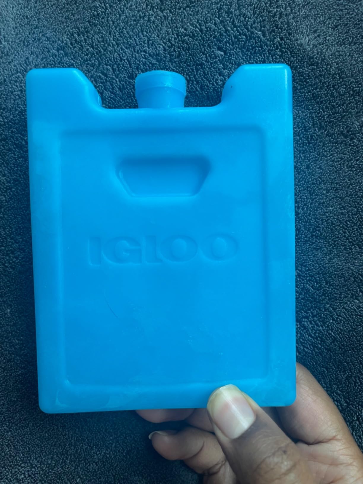 Igloo Medium Maxcold 2 Pack Ice Block, Reusable Ice Packs for Coolers, Freezer Pack, Cold Packs for Coolers, Long Lasting Ice Blocks customer photo 1