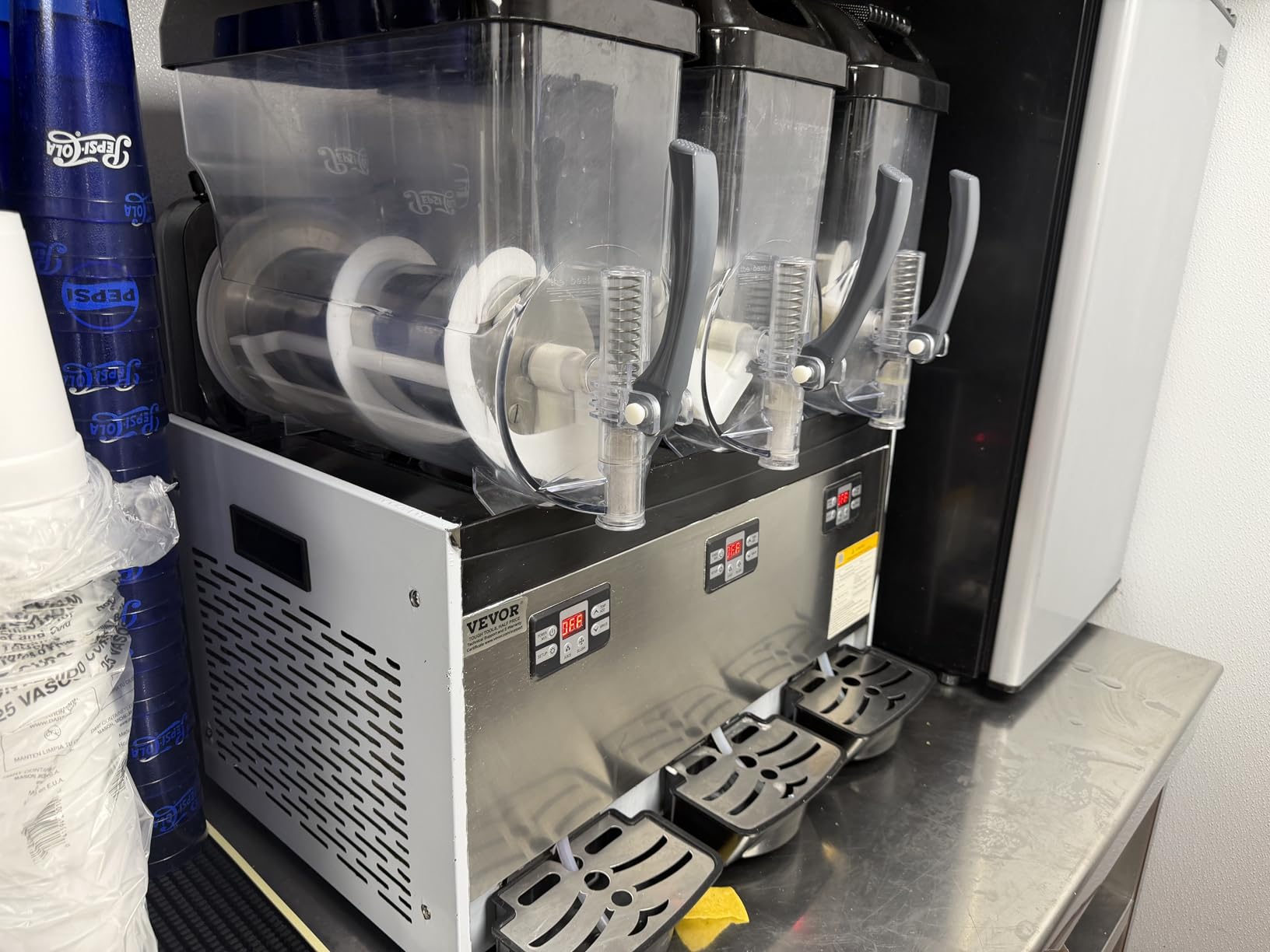 VEVOR Commercial Slushy Machine, 12Lx3 Triple Tank Margarita Machine, 144 Cups Stainless Steel Margarita Smoothie Frozen Drink Maker, Slushie Maker for Home Party Restaurants Cafe Bars customer photo 2