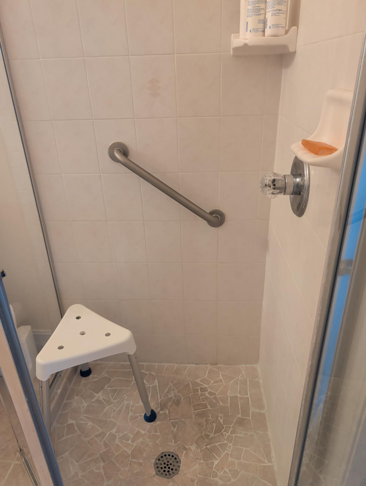 FULLOT Space-Saving Triangular Shower Chair for Inside Shower, 400 lbs customer photo 1